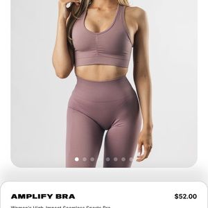 XS Alphalete Amplify sports bra / PURPLE DOVE